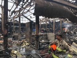 48 Lapak Sayuran di Pasar Caringin Bandung Ludes Terbakar