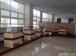 Press room yang memudahkan wartawan mengolah berita.