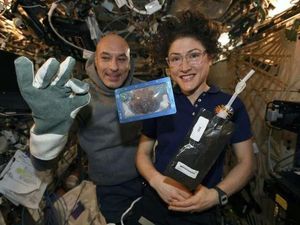 Keren! Astronot Ini Berhasil Memanggang Biskuit Chocolate Chip di Luar Angkasa Keren! Astronot Ini Berhasil Memanggang Biskuit Chocolate Chip di Luar Angkasa