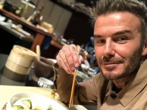 Meriahkan Imlek, David Beckham Unjuk Kebolehan Masak Dumpling! Meriahkan Imlek, David Beckham Unjuk Kebolehan Masak Dumpling!
