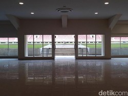 Dari sinilah nantinya para pemain berjalan ke dalam lapangan.