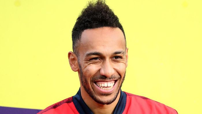 LONDON, ENGLAND - JANUARY 11: Pierre-Emerick Aubameyang of Arsenal looks on during the Premier League match between Crystal Palace and Arsenal FC at Selhurst Park on January 11, 2020 in London, United Kingdom. (Photo by Alex Pantling/Getty Images)