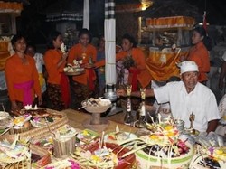 Mengenal Piodalan, Satu dari Sekian Ritual Adat Orang Bali