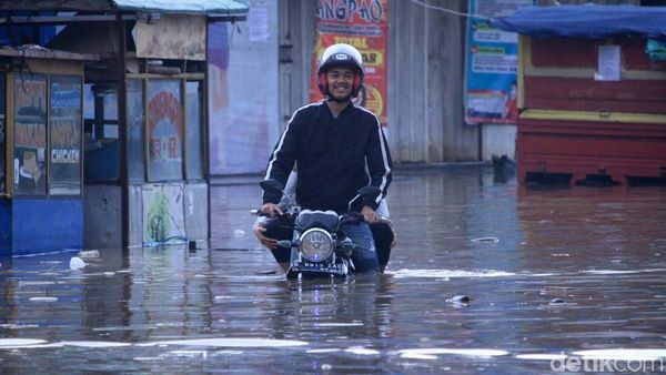 Potret Dayeuhkolot-Baleendah yang Putus Akibat Banjir