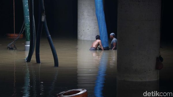 Potret Banjir di Underpass Kemayoran: Jadi Polemik, Belum Juga Surut