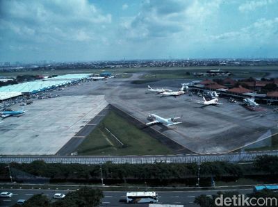 Melihat Pergerakan Pesawat di Runway 3 Bandara Soetta