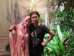 Regina Istri Charly Gandeng Puput Melati Lanjutkan Tren Lagu Istri Nabi