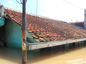 Banjir Dayeuhkolot Bandung Meluas, Aliran Listrik Dipadamkan