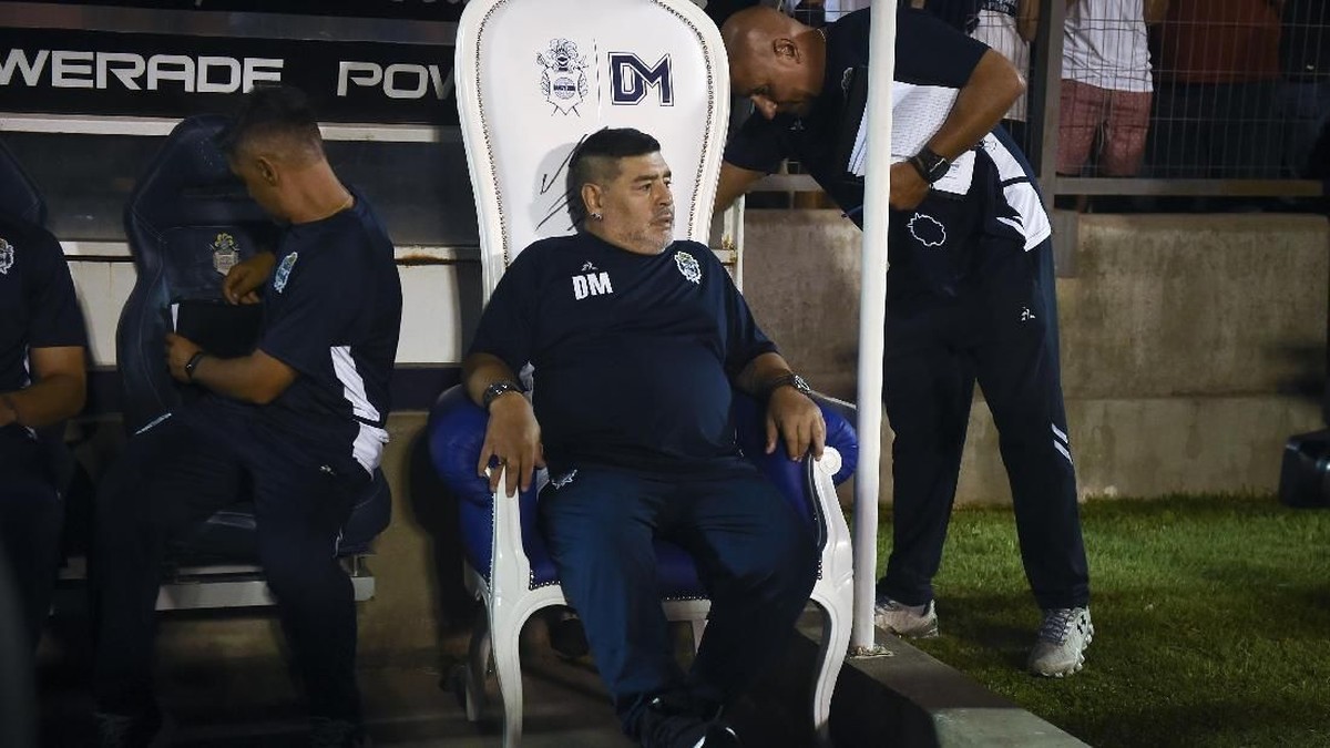 Singgasana untuk Diego Maradona di Gimnasia La Plata (Marcelo Endelli/Getty Images)