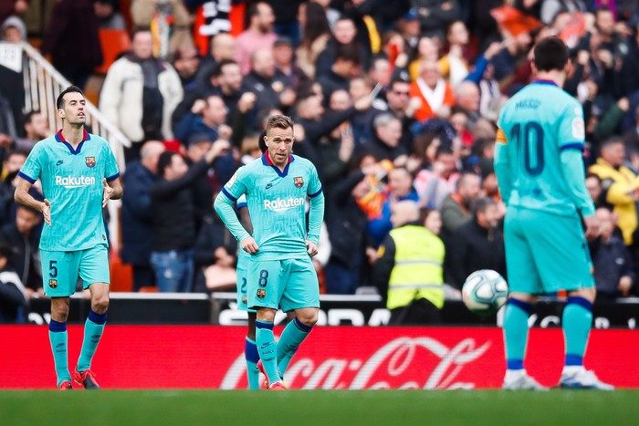 VALENCIA, SPAIN - JANUARY 25: Arthur Melo of FC Barcelona looks dejected following his side conceding the first goal during the La Liga match between Valencia CF and FC Barcelona at Estadio Mestalla on January 25, 2020 in Valencia, Spain. (Photo by Eric Alonso/Getty Images)