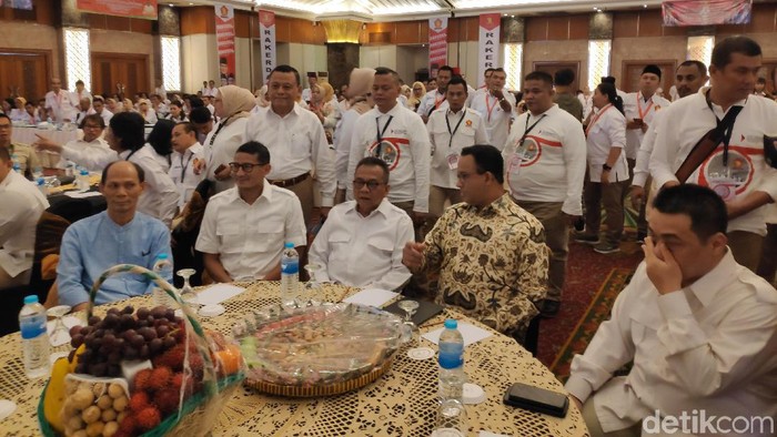 Foto: Anies Baswedan dan Sandiaga Uno (Matius Alfons/detikcom) Foto: Anies Baswedan dan Sandiaga Uno (Matius Alfons/detikcom)