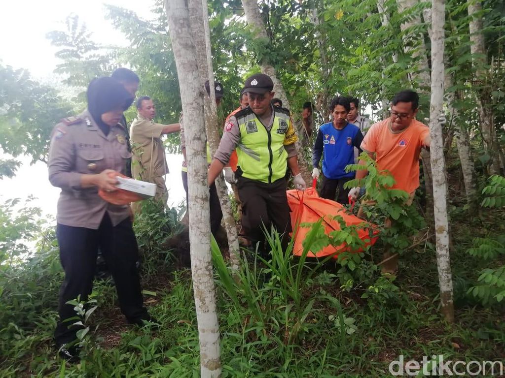 Debitur Bank di Blitar Tewas Setelah Ceburkan Diri ke Sungai Brantas Debitur Bank di Blitar Tewas Setelah Ceburkan Diri ke Sungai Brantas