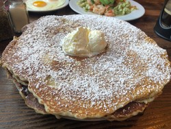 Wouw! Pancake Raksasa Ini Lebih Besar dari Kepala Manusia