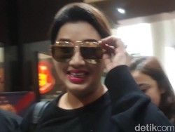 Datangi Polda Jatim, Istri Ari Sigit Mengaku Top Up di MeMiles