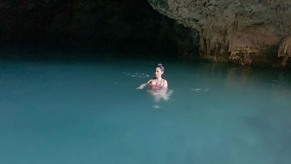 Foto: Liburannya Si Cantik Angel Karamoy di Labuan Bajo