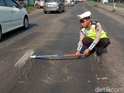 Banyak Jalan Bergelombang dan Berlubang di Jalur Nasional Gresik-Lamongan