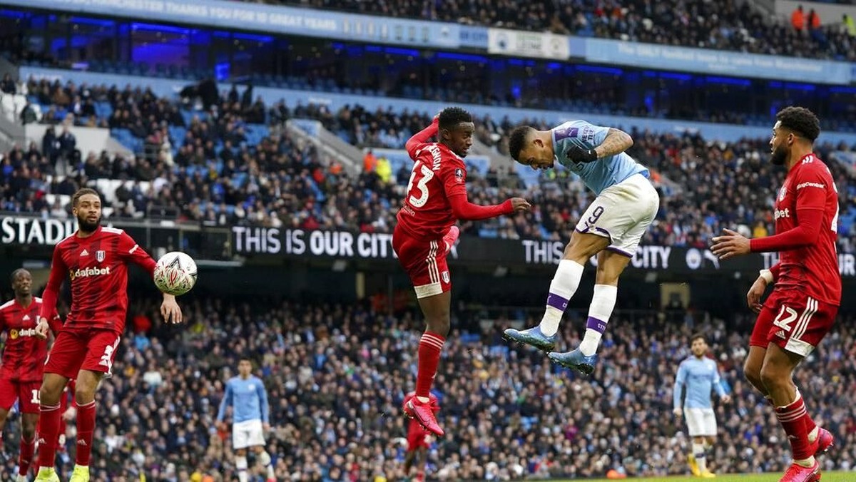 Etihad Stadium tak penuh kala Manchester City lumat Fulham 4-0. (Foto: Jon Super/AP Photo)