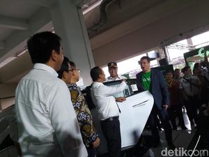 Kemenhub Pesan 100 Mobil Listrik untuk Kendaraan Dinas