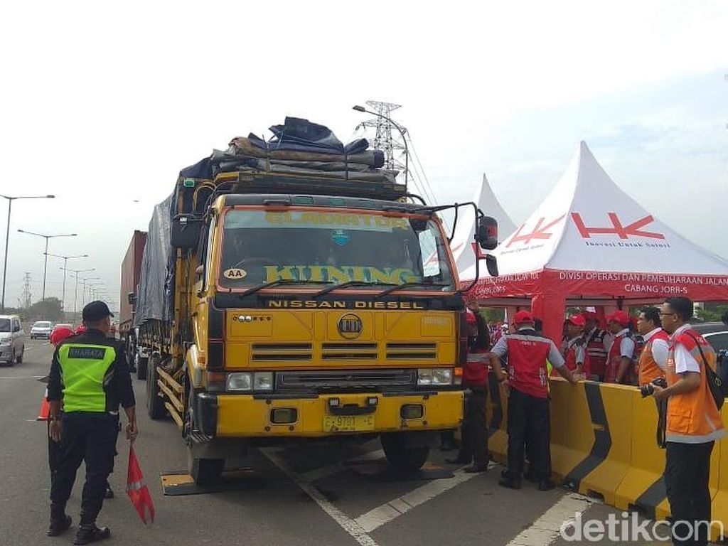 Awas! Truk Obesitas Lewat Tol Akses Tanjung Priok Bakal Ditilang Awas! Truk Obesitas Lewat Tol Akses Tanjung Priok Bakal Ditilang