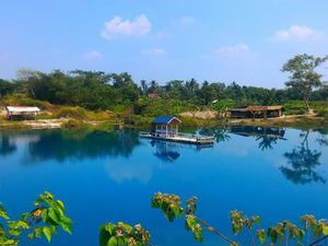Percaya Nggak, Tangerang Punya Telaga Sebiru Ini Percaya Nggak, Tangerang Punya Telaga Sebiru Ini