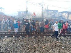 Lokasi Kebakaran di Peninggaran Timur Jaksel Ada di Pinggir Rel