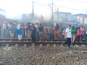 Warga Korban Kebakaran di Peninggaran Timur Diungsikan ke Musala-RPTRA Warga Korban Kebakaran di Peninggaran Timur Diungsikan ke Musala-RPTRA