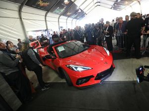 Chevrolet Corvette C8 Produksi Pertama, Ditebus Rp 40 Miliar