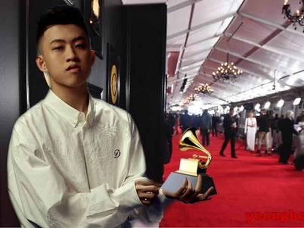 Ini Jadinya Kalau Rich Brian Bawa Piala Grammy Ini Jadinya Kalau Rich Brian Bawa Piala Grammy
