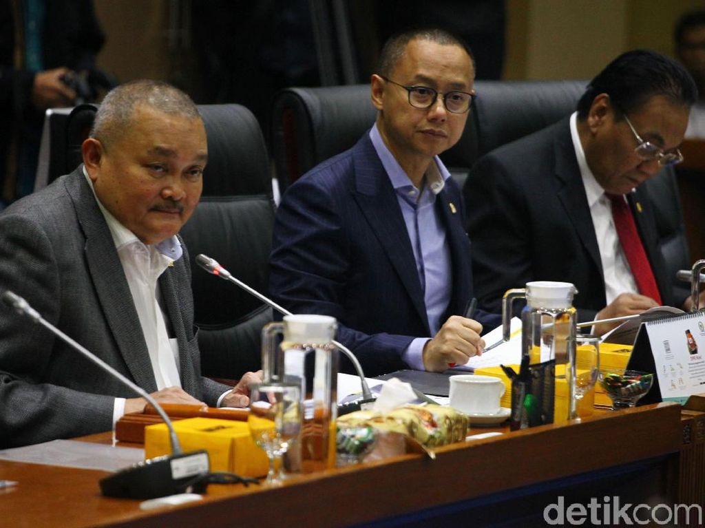 DPR Minta Kementerian ESDM Revisi Pemangkasan Anggaran Rp 3,4 T DPR Minta Kementerian ESDM Revisi Pemangkasan Anggaran Rp 3,4 T