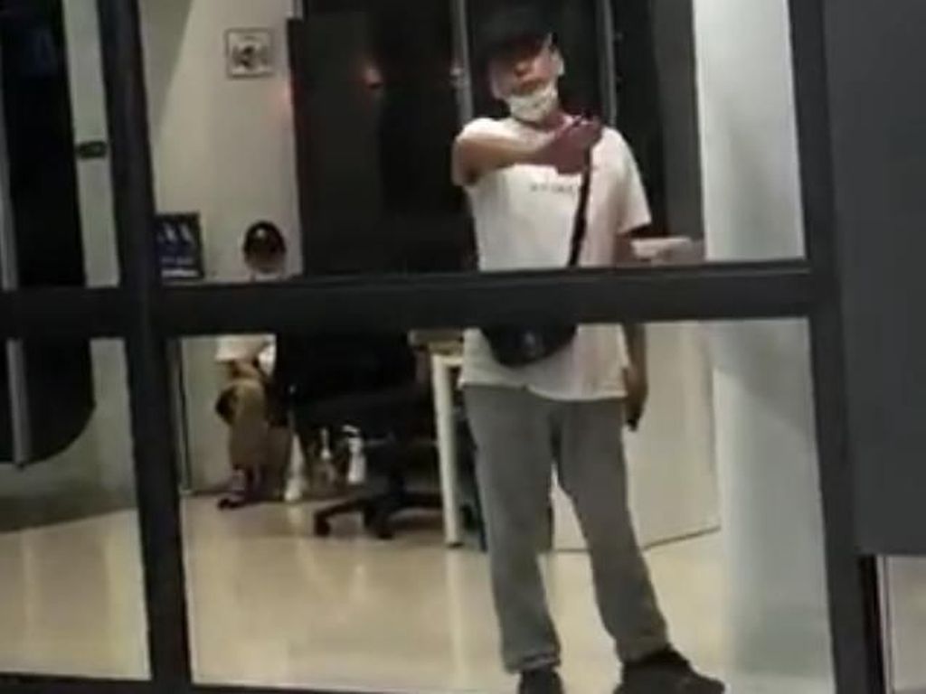 Viral Turis China Mau Kabur Saat Ditahan di Bandara Malaysia