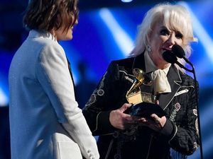 Nyaris Setengah Abad Berkarya, Tanya Tucker Akhirnya Raih Piala Grammy