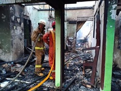 Ayah Tewas dalam Kebakaran di Peninggaran Timur, Anak Histeris