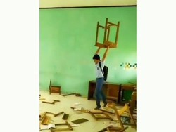 Viral Siswa Banting Meja-Kursi di Pidie, Ini Penjelasan Sekolah