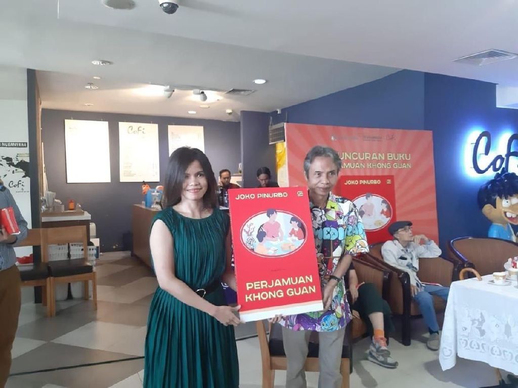 Resmi Rilis, Joko Pinurbo Sajikan Kritik Sosial di Perjamuan Khong Guan