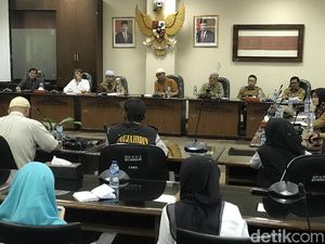 Forum Masyarakat Minta DPRD Tegur Gubernur Sumbar yang Sambut Turis China Forum Masyarakat Minta DPRD Tegur Gubernur Sumbar yang Sambut Turis China