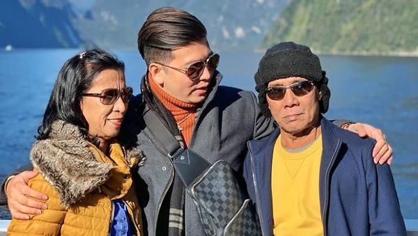 Salut! Anak Adopsi Balas Budi Ortu Angkat dengan Beli Rumah Mewah 7 Kamar