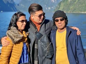 Salut! Anak Adopsi Balas Budi Ortu Angkat dengan Beli Rumah Mewah 7 Kamar