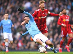 Kartu Merah Cepat Fulham Memuluskan Jalan Man City