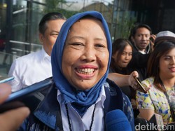 Sekjen Kementerian PUPR Umbar Senyum Usai Diperiksa KPK