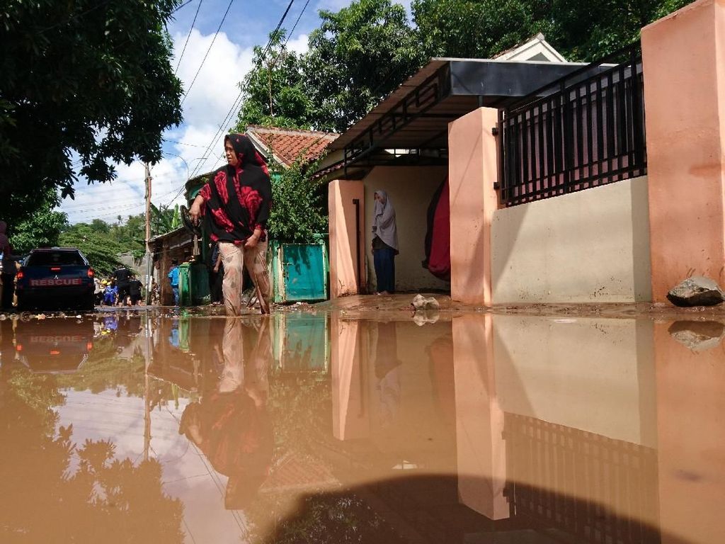 Permukiman di Cilegon Tergenang, Wali Kota Persoalkan Drainase Jalan Tol Permukiman di Cilegon Tergenang, Wali Kota Persoalkan Drainase Jalan Tol