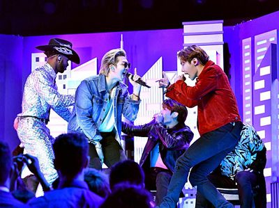 Melihat Lagi Penampilan BTS Menemani Lil Nas X