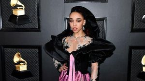 10 Selebriti Berbusana Terburuk di Grammy Awards 2020
