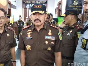 Datangi Kejari Bandung, Jaksa Agung Ingatkan Anak Buah Jangan Nakal