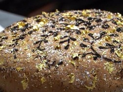 Siapa Mau Beli? Roti Termahal Dunia Berlapis Emas Seharga Rp 21 Juta!