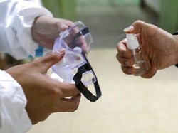 Kemenkes: Virus Corona Tak Menular Lewat Tatapan Mata