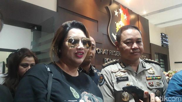 Kisah Istri Ari Sigit Top Up Rp3 M di MeMiles, 2 Alphard Miliknya Kini Disita