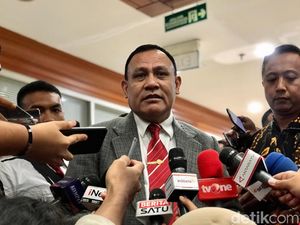 Dugaan Azis Syamsuddin Beri Duit ke Eks Penyidik KPK, Firli Bicara Bukti Dugaan Azis Syamsuddin Beri Duit ke Eks Penyidik KPK, Firli Bicara Bukti