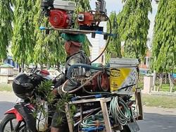 Kisah Tukang Cuci Keliling di Sulsel, Taruh Mesin Kompresor di Kepala