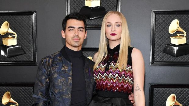 LOS ANGELES, CALIFORNIA - JANUARY 26: (L-R) Joe Jonas and Sophie Turner attend the 62nd Annual GRAMMY Awards at Staples Center on January 26, 2020 in Los Angeles, California. (Photo by Amy Sussman/Getty Images)