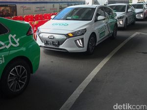 Menikmati Mobil Listrik Grab Hyundai Ioniq